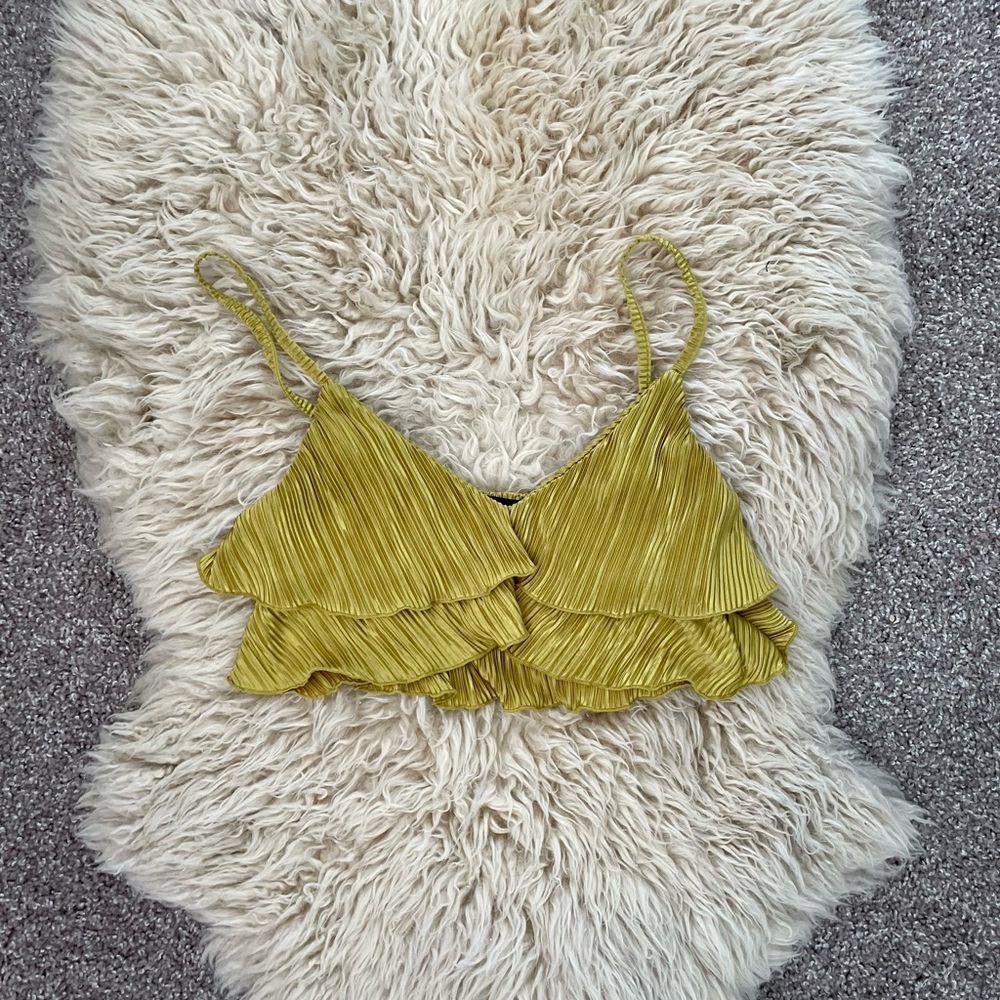 Pretty little thing- cropped flare shirt